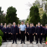 湘阴县人民检察院赴烈士陵园开展清明祭扫活动