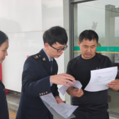 狂风冰雹袭老区 税惠护航暖企心——平江税务上门服务助力受灾企业灾后重建