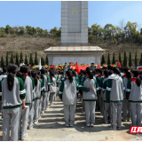 岳阳市烈士陵园迎来祭扫高峰