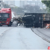 1000升天然气泄漏，岳阳高速上演“雨中逆行”化险为夷