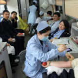 岳阳经开区税务局组织志愿者开展无偿献血活动