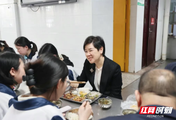 雷欣专题调研“校园餐”工作