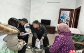 “政策找人”暖人心 ——平江县民政局全力落实困难群众生活保障政策