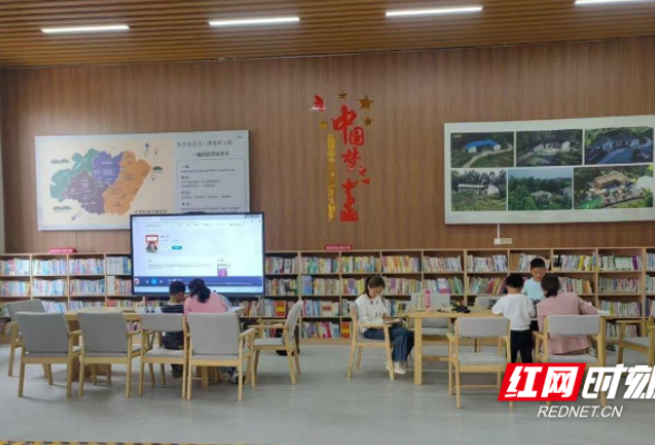 农家书屋变身“假期港湾” 弼时镇序贤村爱心托管暖童心