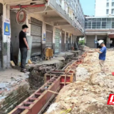 整治顽疾焕新颜 老旧市场提档升级——钱粮湖镇百花市场提质改造工程有序推进