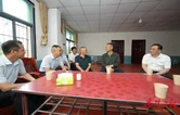 谢卫江在平江县现场接待信访群众
