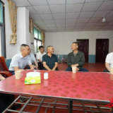 谢卫江在平江县现场接待信访群众