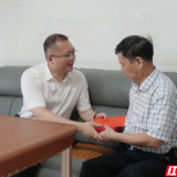 杨钦涵开展岳阳楼区“七一”走访慰问