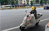 不戴头盔、逆行！摩电交通违法大曝光
