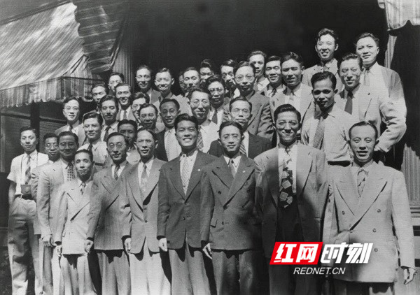 1948年，工程师蓝毓钟、电气工程师卢荣光等地下党员回湘电工作。_副本.jpg
