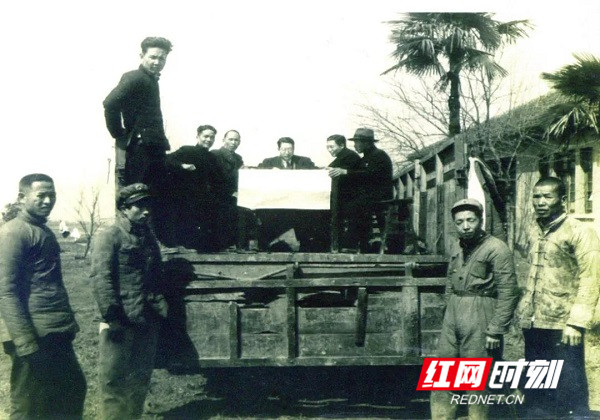 1936年，中央电工器材厂在湘潭下摄司勘地建厂。_副本.jpg
