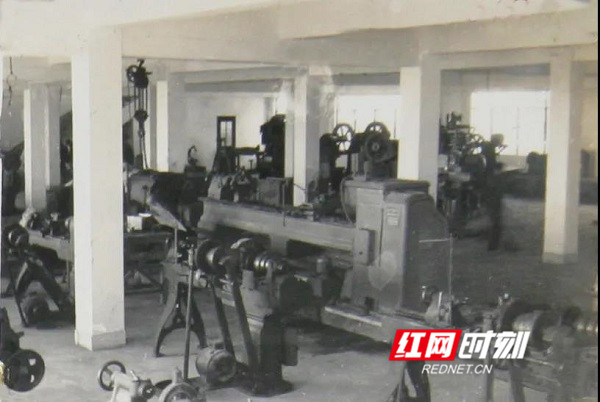 1948年，湘潭电机新厂重金工场的机器设备。_副本.jpg