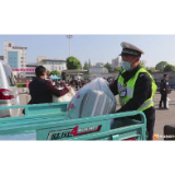 开学啦！华容交警“护学”忙