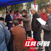 岳阳：社保服务进社区 爱老温暖在身边