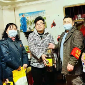 岳阳楼区税务局：“定制”慰问 用爱暖冬