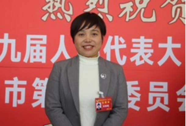 委员张朝辉:加强岳阳省域副中心城市无障碍环境建设
