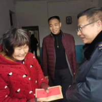 临湘税务：节前走访贫困户 爱心帮扶送温暖