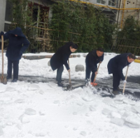 以雪为令齐行动   迎雪而上护安全——岳阳市林业局积极开展除雪保畅行动