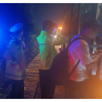 岳阳:车辆故障19名乘客被困,“路灯”高效救援