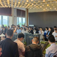岳阳：楼市复苏 再启新程 环球中心分销启动仪式吸引上千经纪人