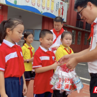 统一校服≠强制换新！岳阳校服 “一市一款” 政策全解读，家长学生关切都在这