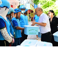 怀化市总工会为一线工人“送清凉”