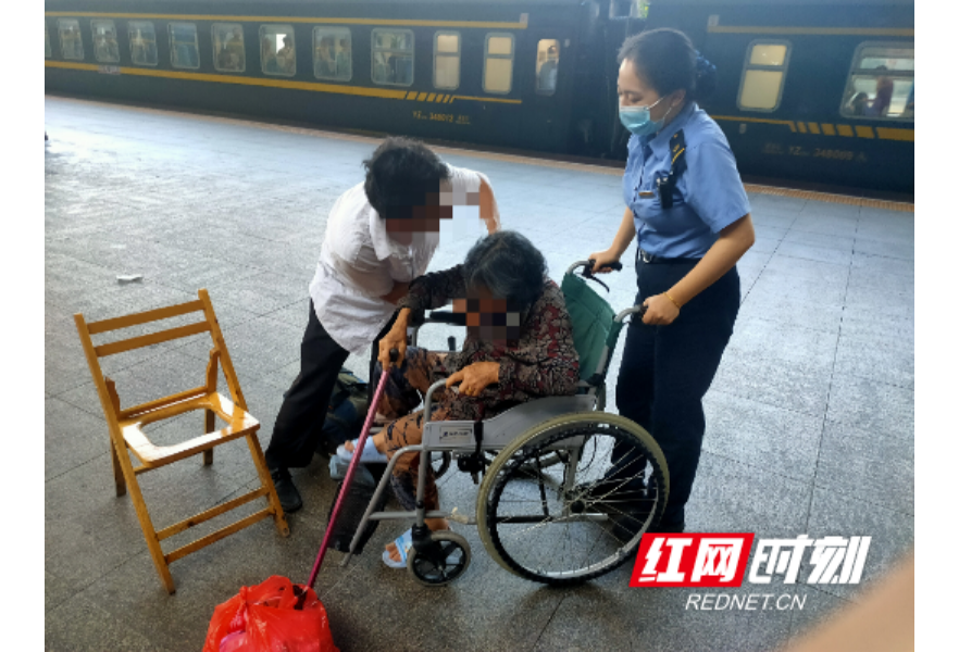 铁路站车接力，为残疾老人保驾护航