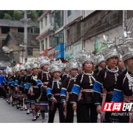 湘桂黔2万群众欢度“六月六”民族歌会