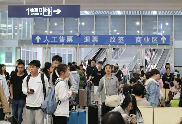 铁路国庆黄金周运输启动 怀化南站预计发送旅客28万人次