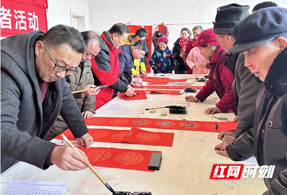 新春走基层 | 写春联送年画 新春祝“福”至太安