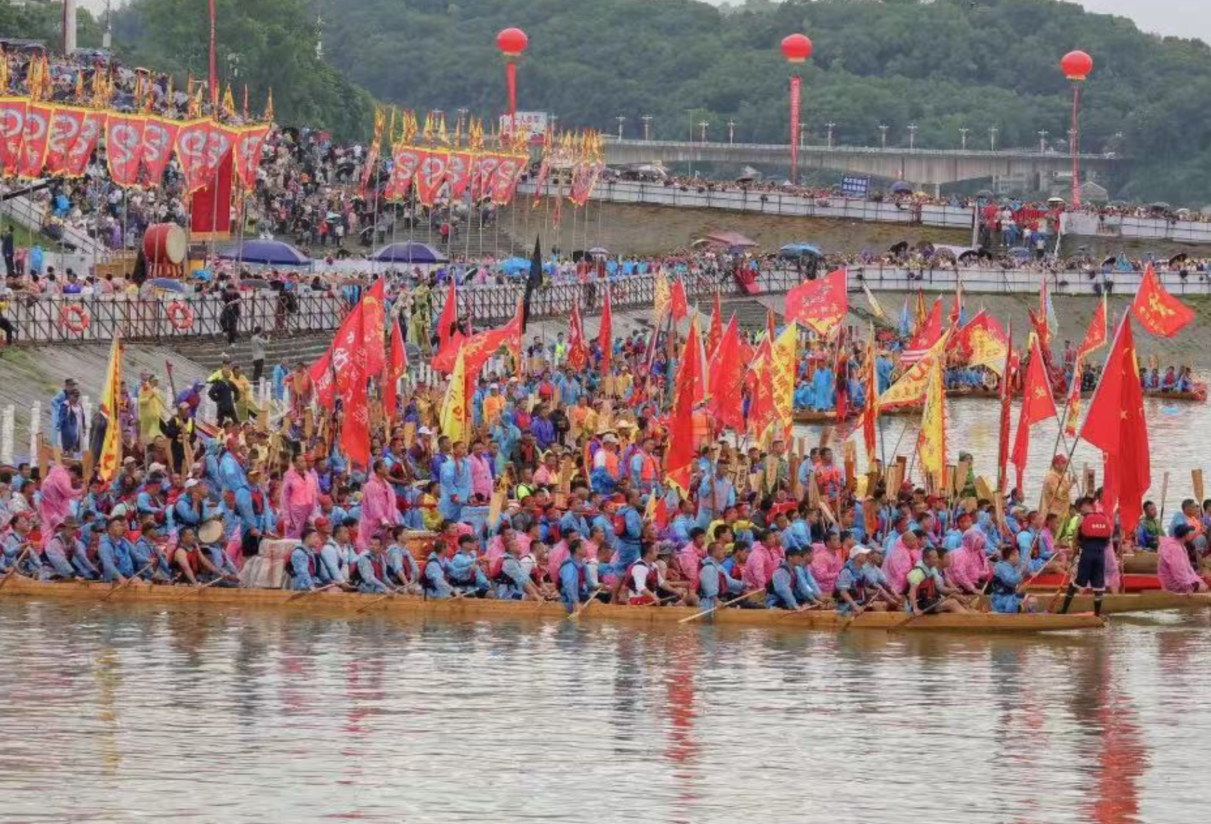 43支船队奋楫竞渡 2024年怀化传统龙舟赛沅陵赛区开赛