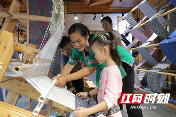 通道国庆旅游热潮涌动，民俗风情魅力尽显 (9).jpg