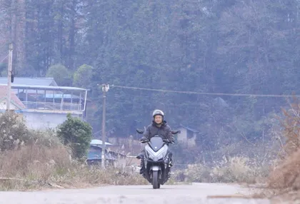 红观五溪丨山路蜿蜒 饭菜暖心 怀化校长的“送餐长征”温暖山坳