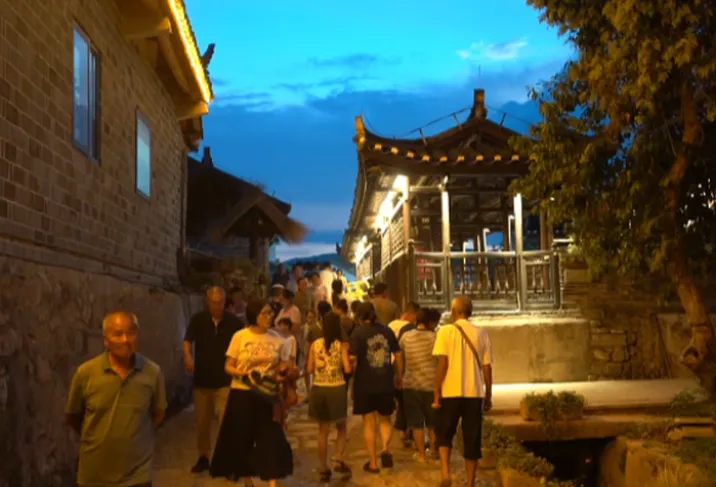 中方县荆坪古村点亮“夜经济” 焕新迎旅发
