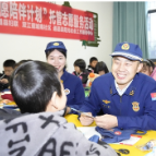 寒假公益行 安全伴成长 怀化通道消防员走进社区为孩童普及消防知识