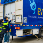 G60沪昆高速迎来春运高峰，安江服务区“移动充电宝”助力归程不“断电”