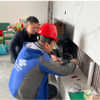 怀化联通开展“智慧助老”活动 溪口村老人学直播卖脐橙