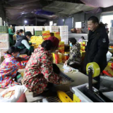 夫妻俩携手闯市场 年销柑橘700万斤以上