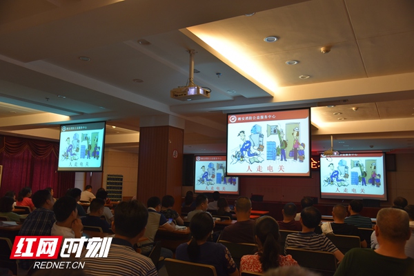 中国电信怀化分公司针对性地开展了安全规范学习和警示教育活动，促进“安全生产月”活动持续化、常态化。_副本.jpg