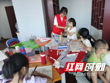 怀化辰溪：“七彩假期”公益活动陪伴孩子们度过“多彩暑期”782_副本.png