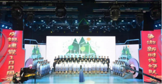 怀化市铁路第二中学代表队《装扮蓝色的地球》《追寻》。