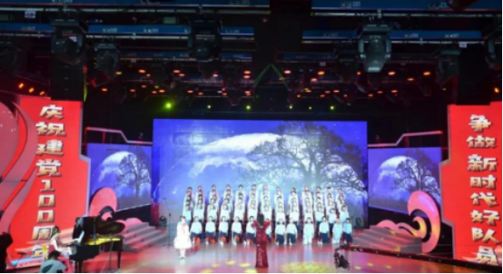 怀化市宏宇小学代表队《听妈妈讲那过去的故事》《少年，少年，祖国的春天》。