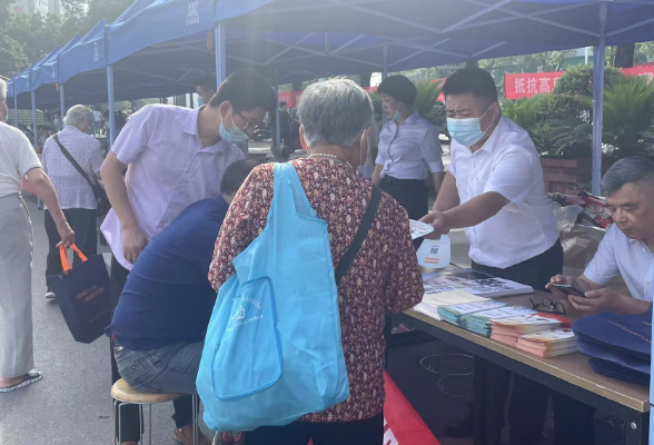 怀化市开展“守住钱袋子·护好幸福家”防范非法集资集中宣传活动