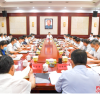 许忠建在市委理论学习中心组（扩大）集体学习时强调：坚持学思用贯通知信行统一 推动党的创新理论走深走心走实 黎春秋李万千印宇鹰等作交流发言