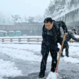 以雪为“令” 迅速应对！怀化公交集团为市民出行保驾护航