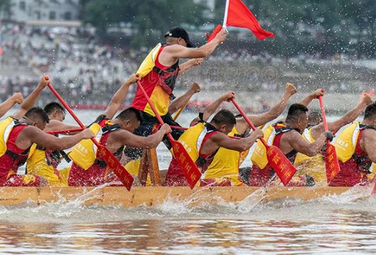 沅陵传统龙舟丨这里的龙船好“嚣张” 劈波斩浪“横行”沅江
