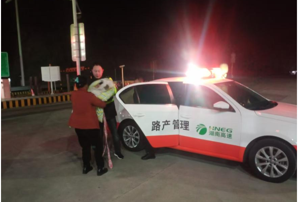 凌晨守护：一场不期而遇的温暖正在上演