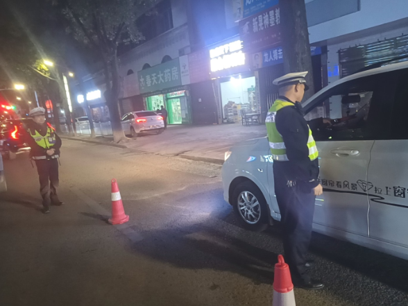 冬夜织密安全网！新晃多部门联动开展冬季夜查整治行动