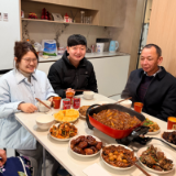 新春走基层丨“迟到”的团圆饭