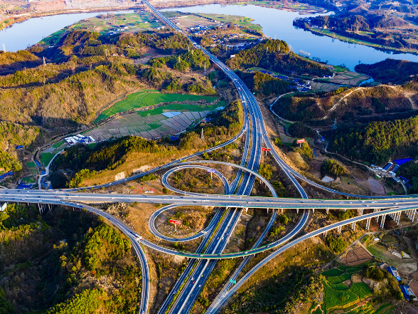 806万次奔赴 960小时守护——怀化高速的2026年“春运答卷”